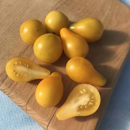 25 Yellow Little Pear Tomato Seeds – Sweet Heirloom Yellow Pear-Shaped Tomatoes